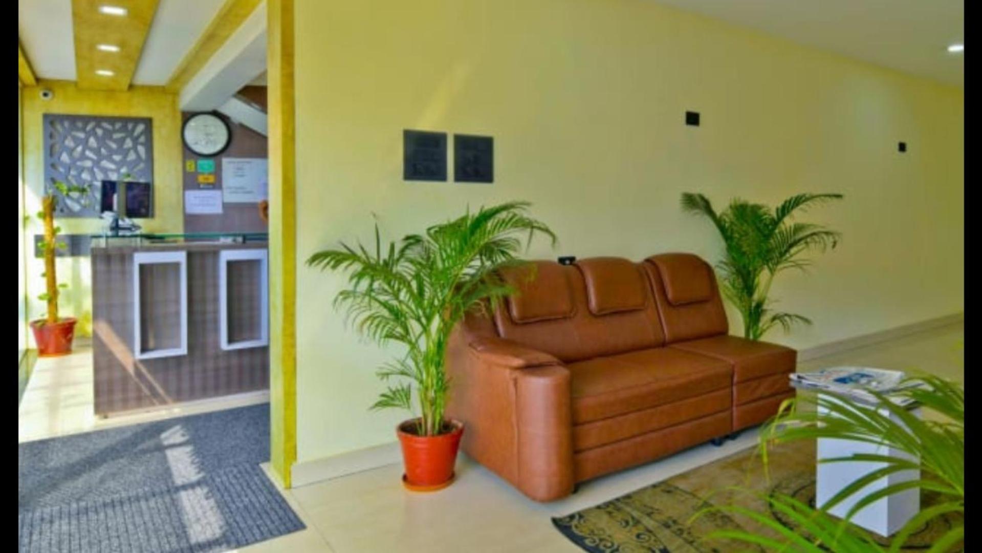 Hotel Kenz Residency Kochi Esterno foto