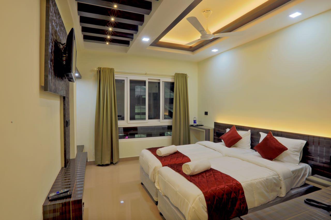 Hotel Kenz Residency Kochi Esterno foto
