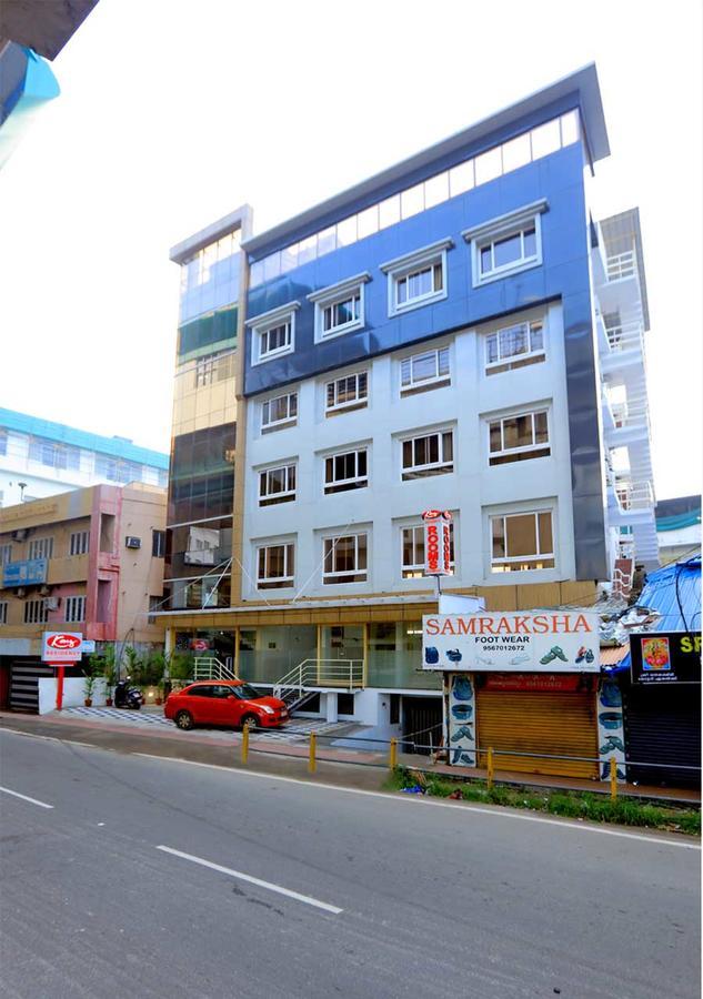 Hotel Kenz Residency Kochi Esterno foto