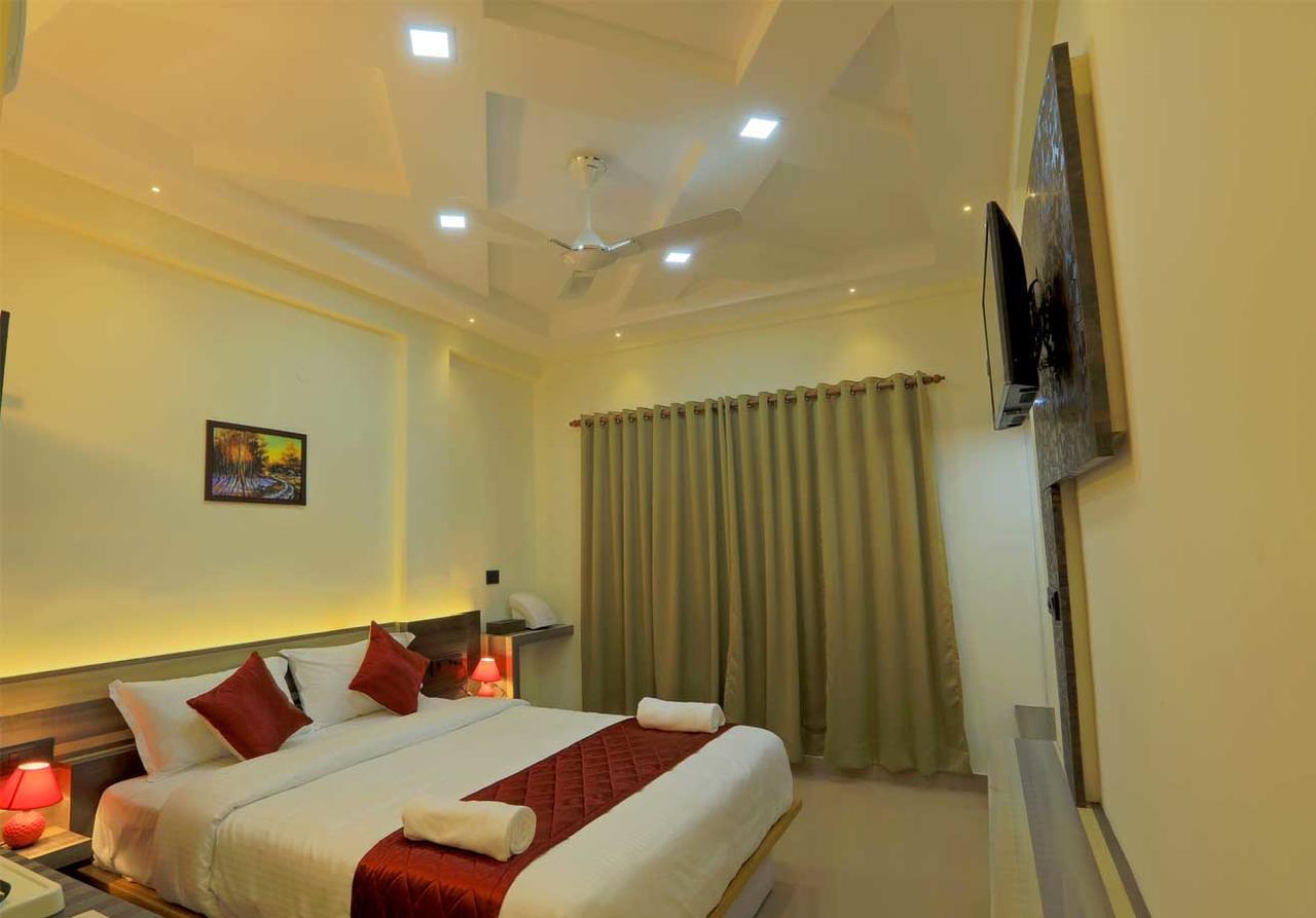 Hotel Kenz Residency Kochi Esterno foto