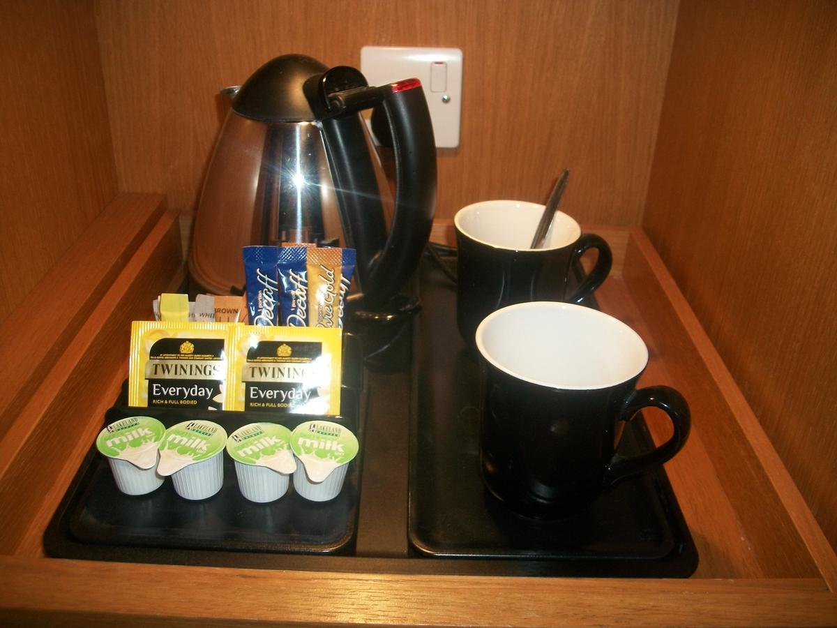 Hotel Kenz Residency Kochi Esterno foto